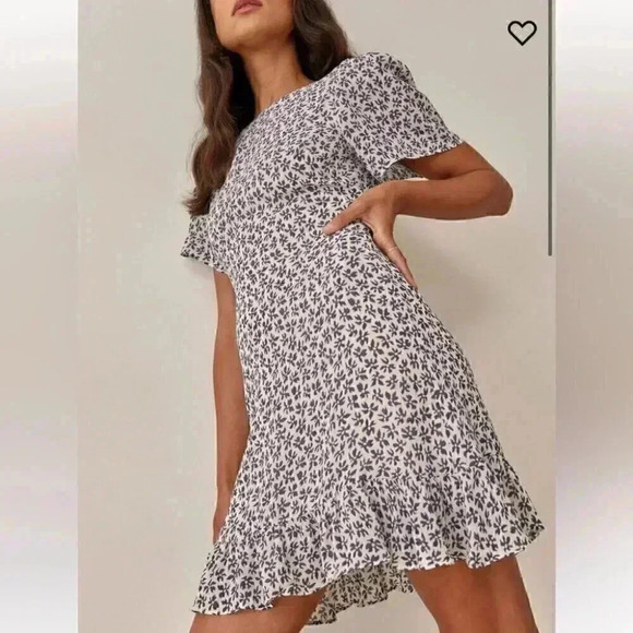 NWT Reformation  White & Blue Floral Beesley Dress IN US 2 - Picture 4 of 7